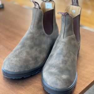 New Blundstone Chelsea boot